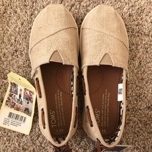 Youth Size 13 TOMS